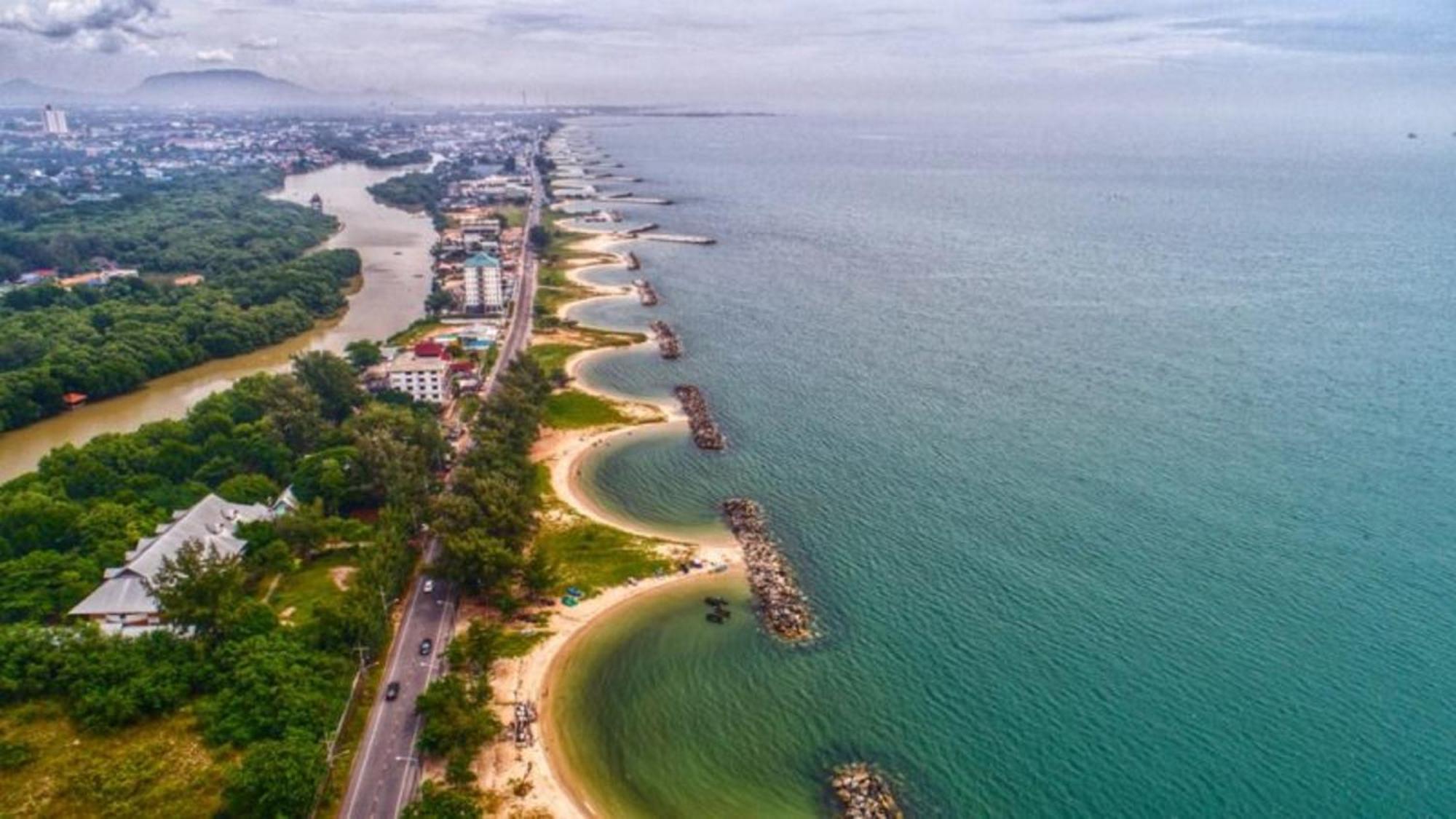 Holiday Inn & Suites Rayong City Centre By Ihg Exteriör bild